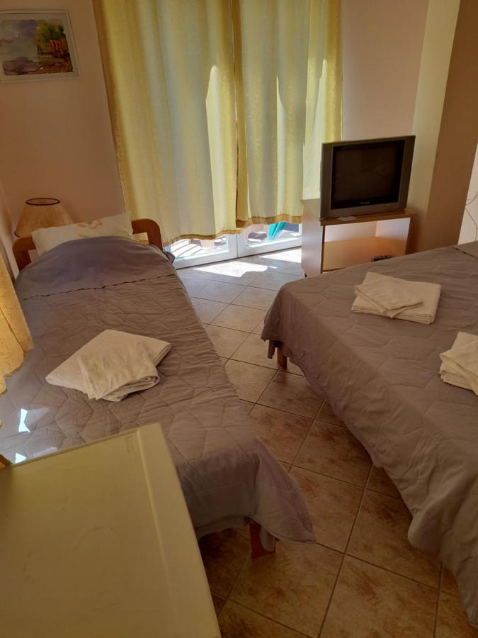 Bato Rooms Pestani Ngoại thất bức ảnh