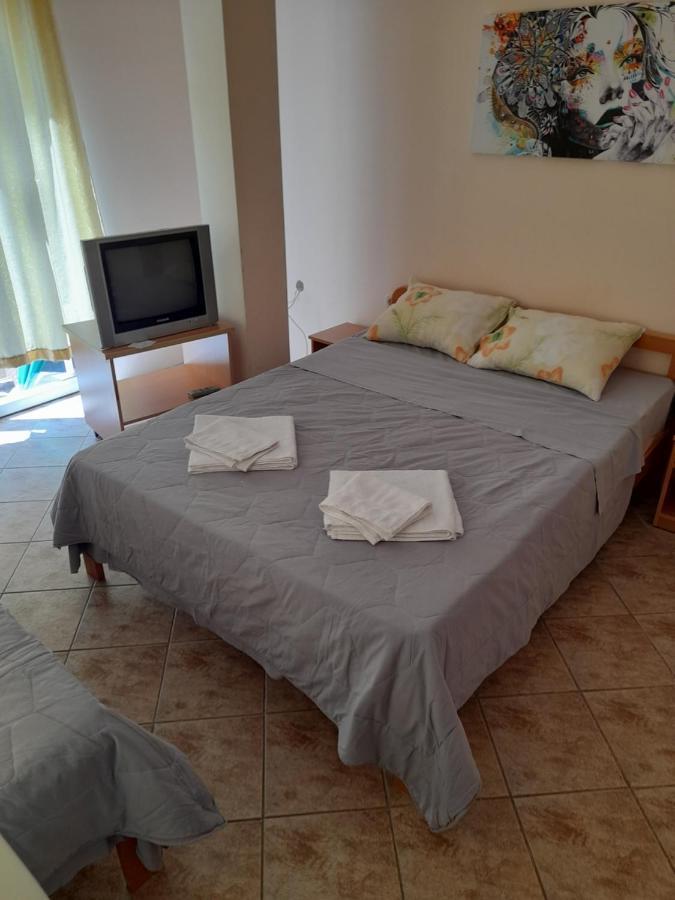 Bato Rooms Pestani Ngoại thất bức ảnh
