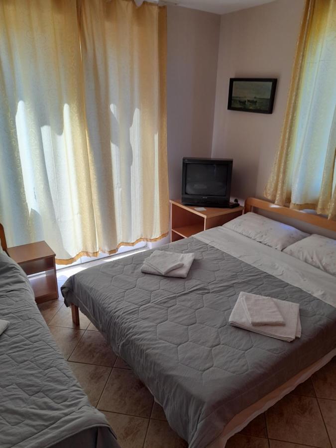 Bato Rooms Pestani Ngoại thất bức ảnh