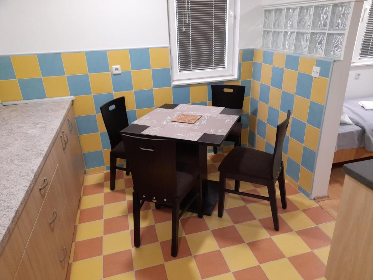 Bato Rooms Pestani Ngoại thất bức ảnh