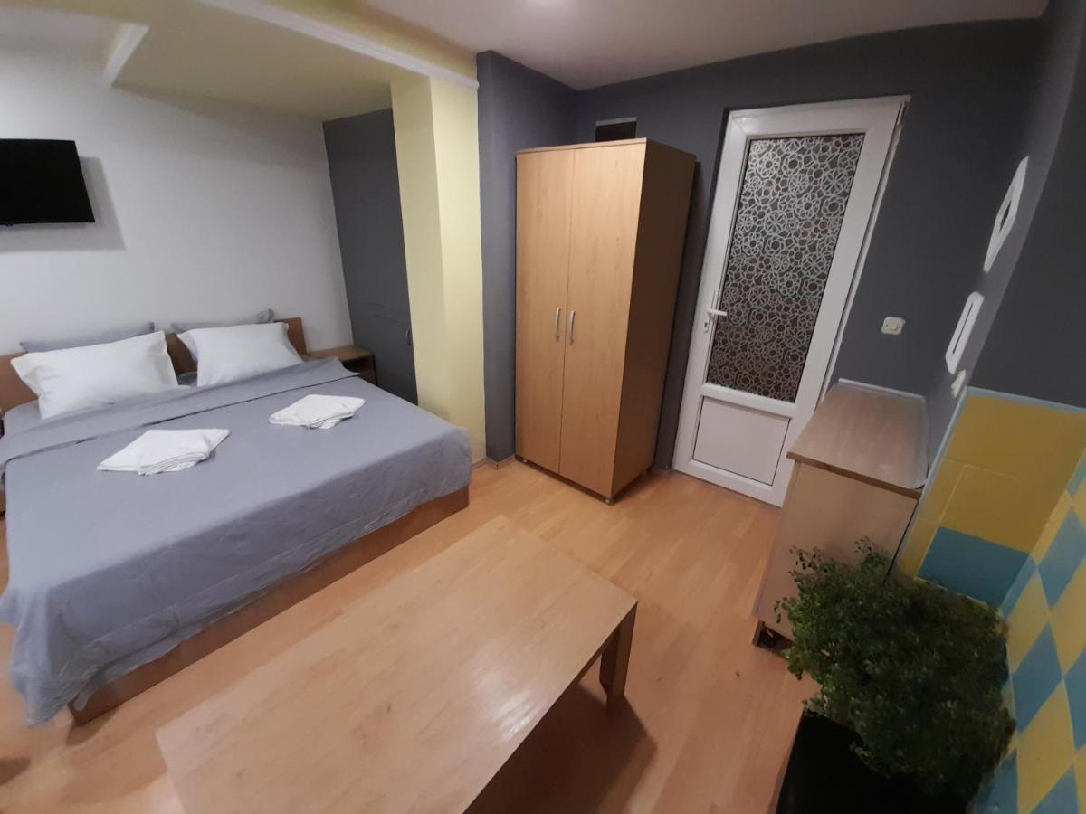 Bato Rooms Pestani Ngoại thất bức ảnh