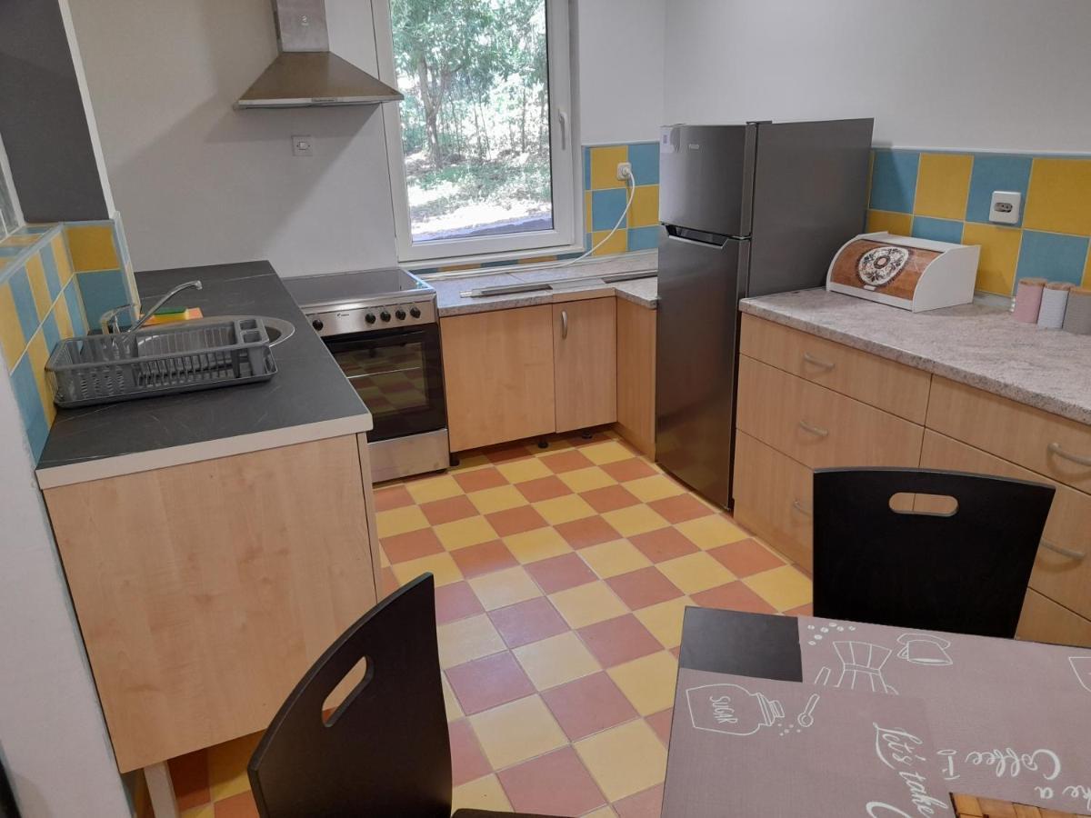 Bato Rooms Pestani Ngoại thất bức ảnh