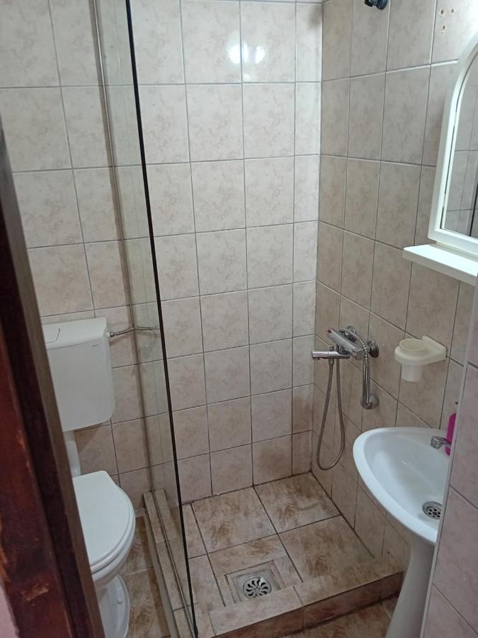 Bato Rooms Pestani Ngoại thất bức ảnh