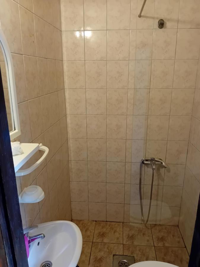 Bato Rooms Pestani Ngoại thất bức ảnh