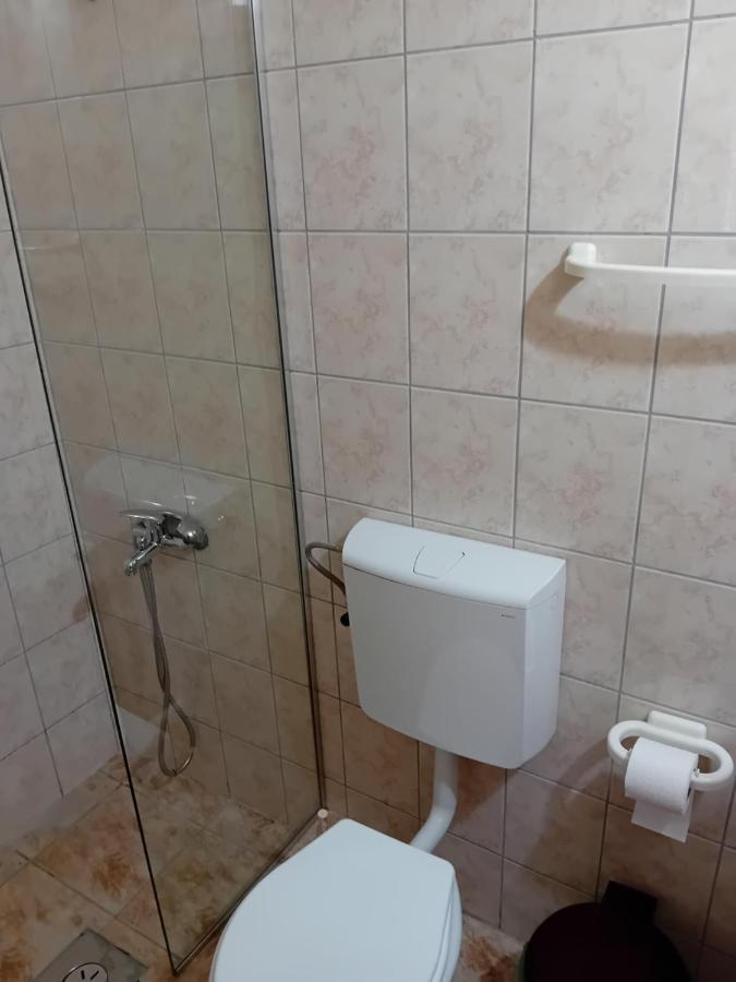 Bato Rooms Pestani Ngoại thất bức ảnh