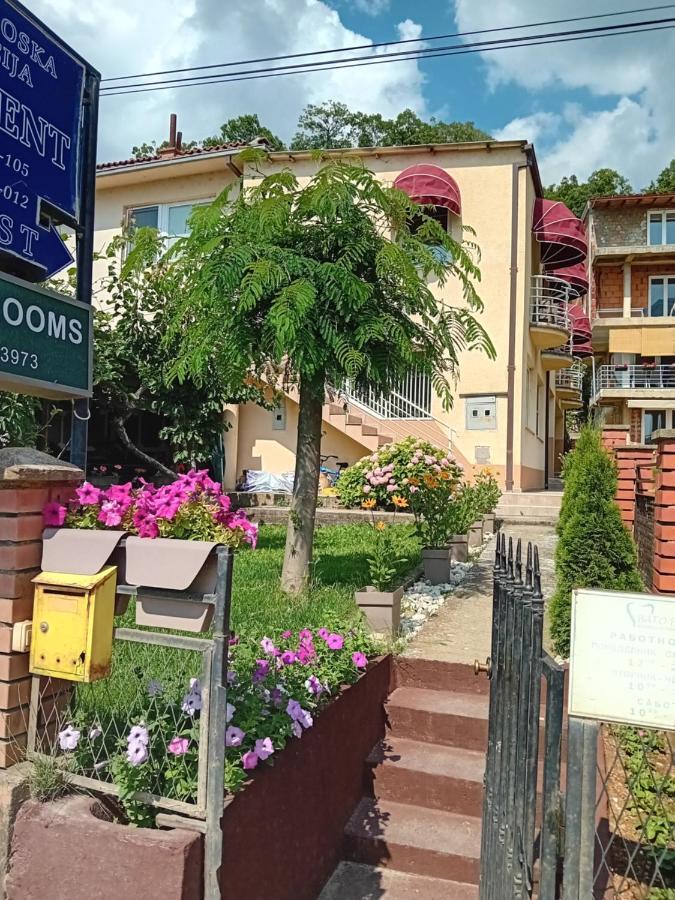 Bato Rooms Pestani Ngoại thất bức ảnh